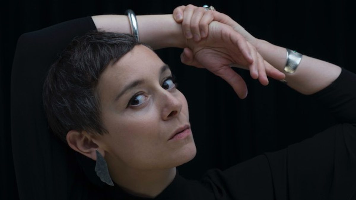 Anna dennis Headshot2