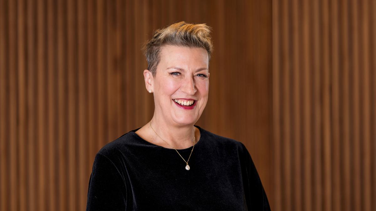 Sarah Connolly website head